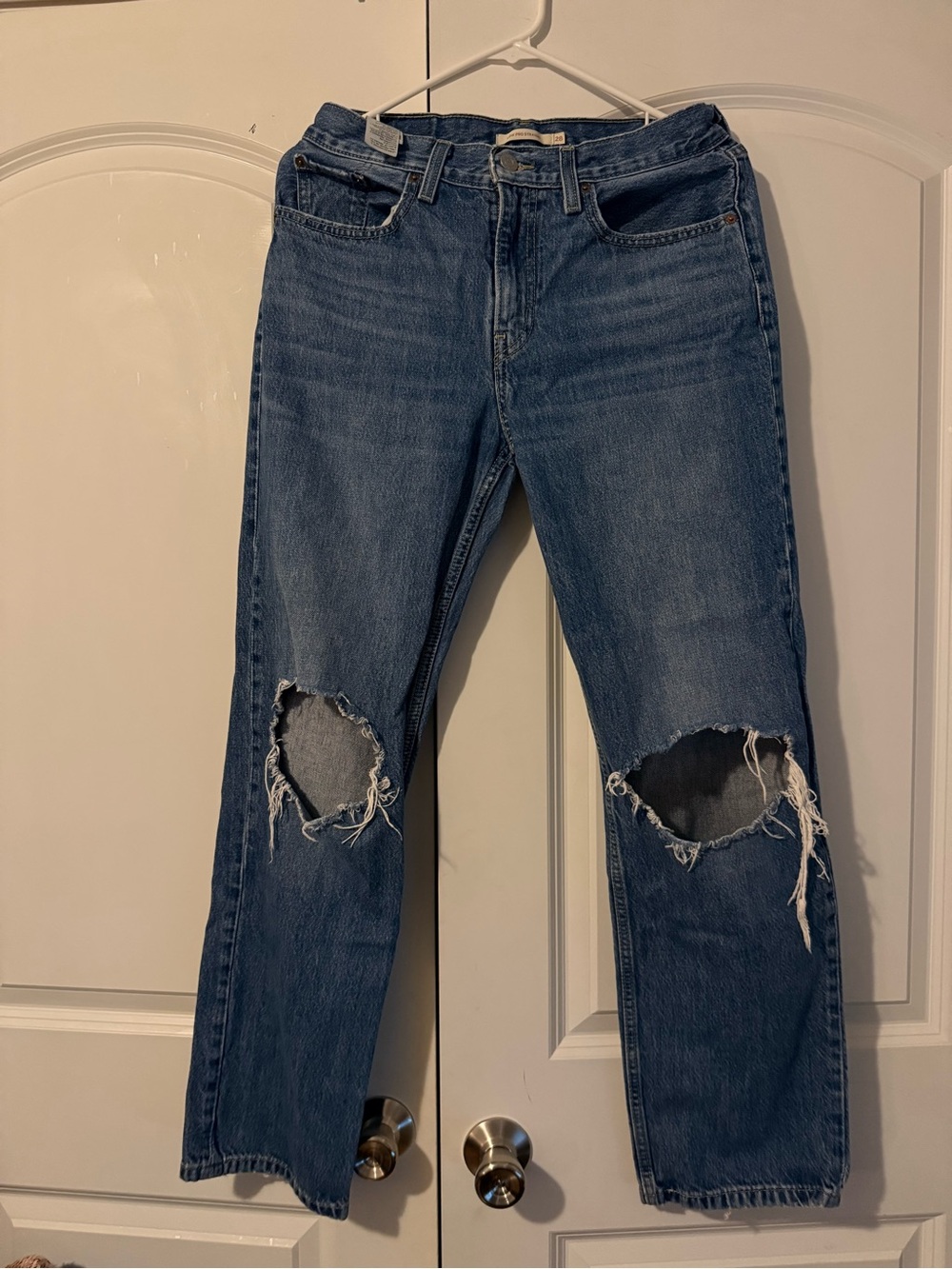 Levi's Women Medium Blue Straight-Leg Jeans with Knee Rips